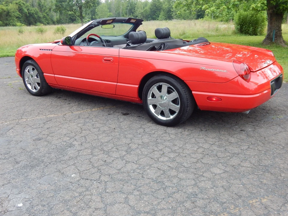 2002 Ford Thunderbird 11th Gen - Image 13 of 31