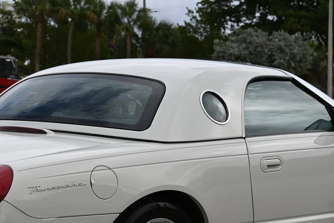 2002 Ford Thunderbird 11th Gen - Image 27 of 31