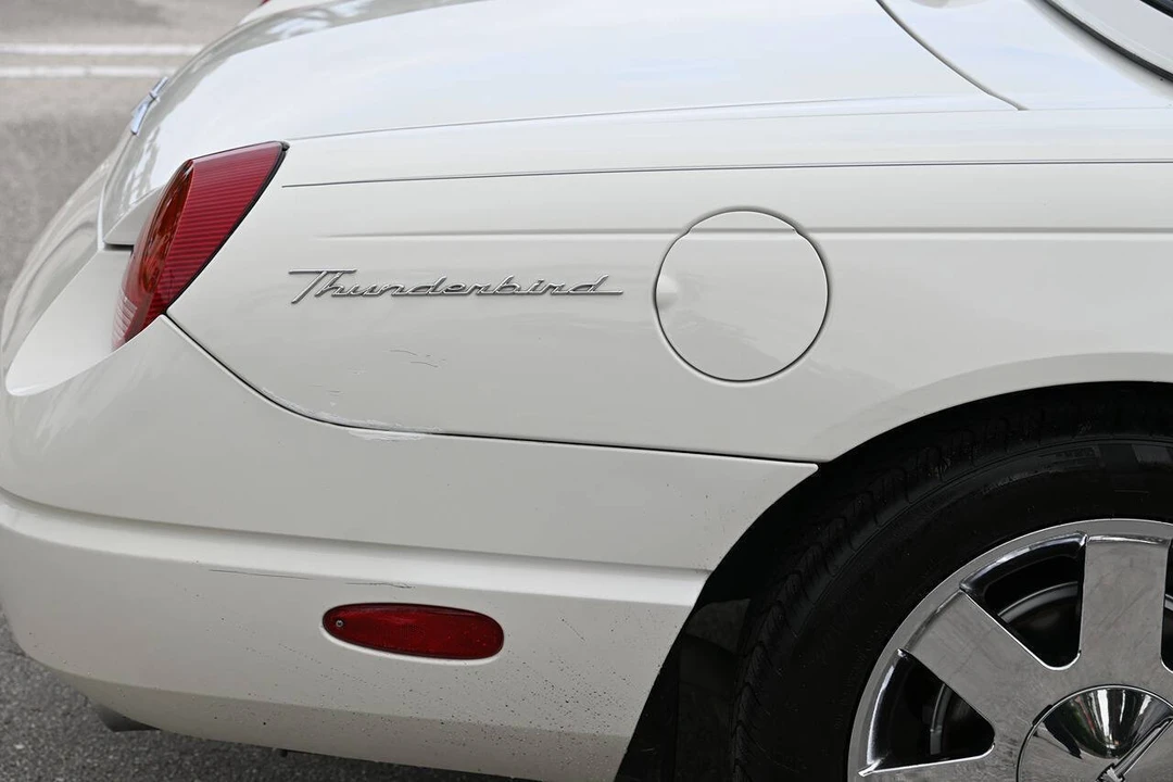 2002 Ford Thunderbird 11th Gen - Image 28 of 31