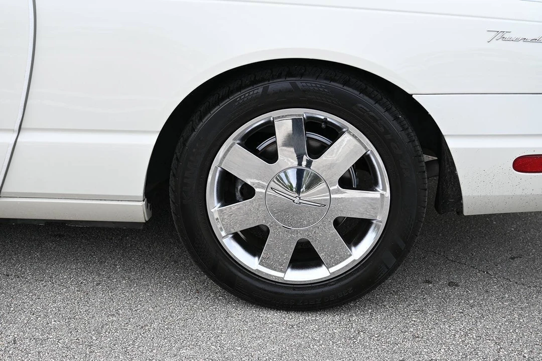2002 Ford Thunderbird 11th Gen - Image 19 of 31