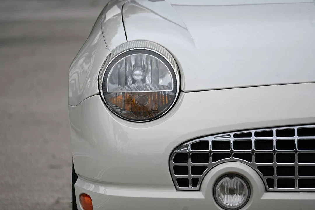 2002 Ford Thunderbird 11th Gen - Image 6 of 31