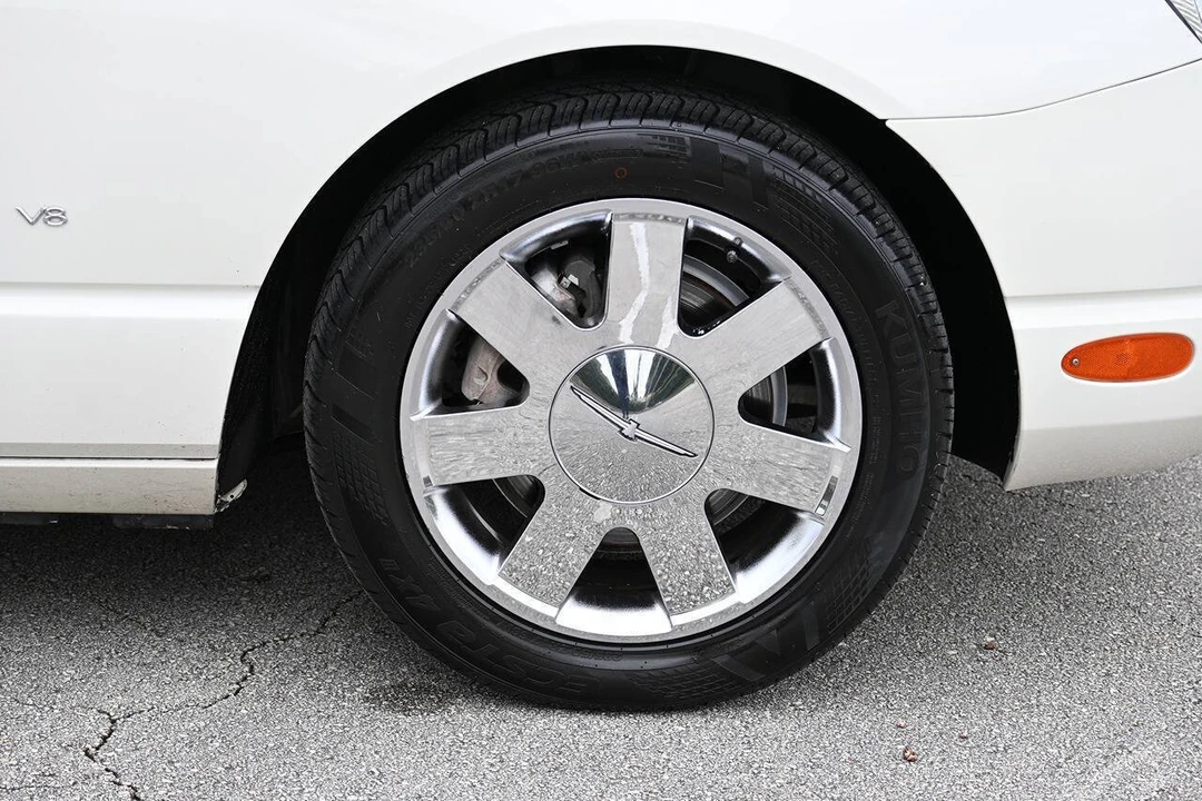 2002 Ford Thunderbird 11th Gen - Image 17 of 31