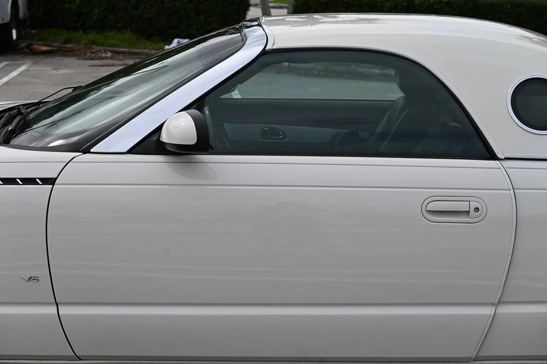 2002 Ford Thunderbird 11th Gen - Image 21 of 31