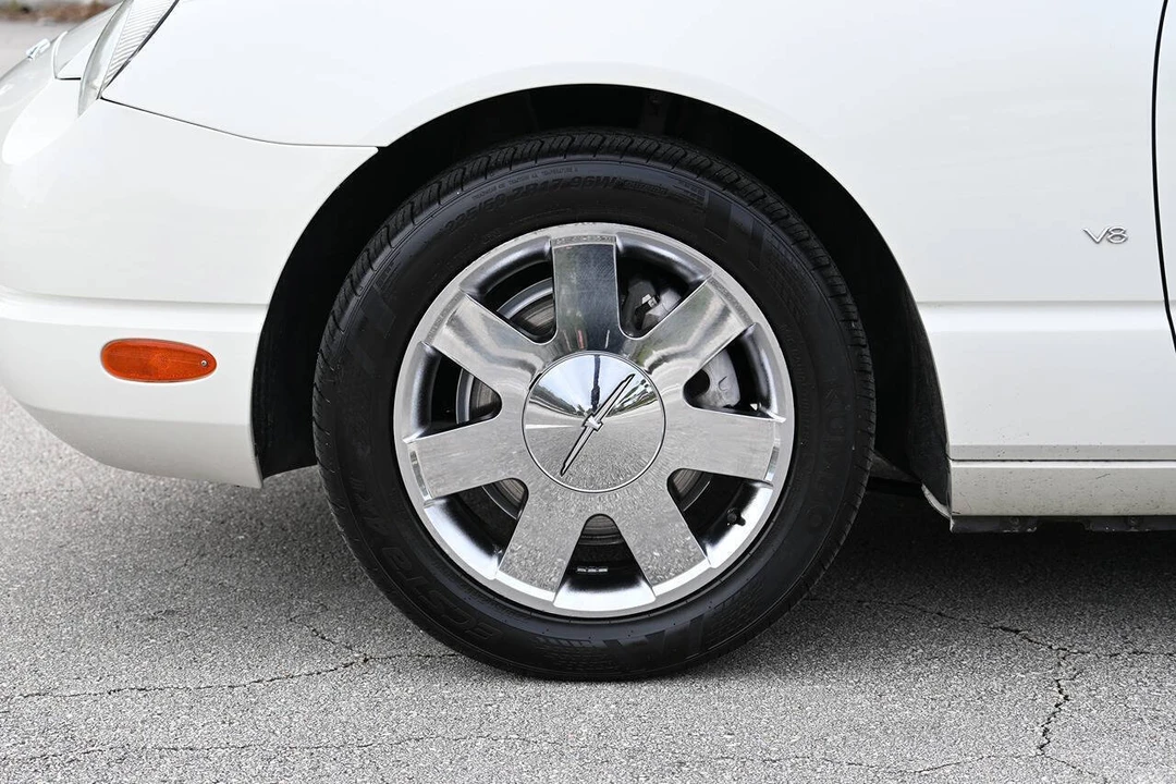 2002 Ford Thunderbird 11th Gen - Image 18 of 31