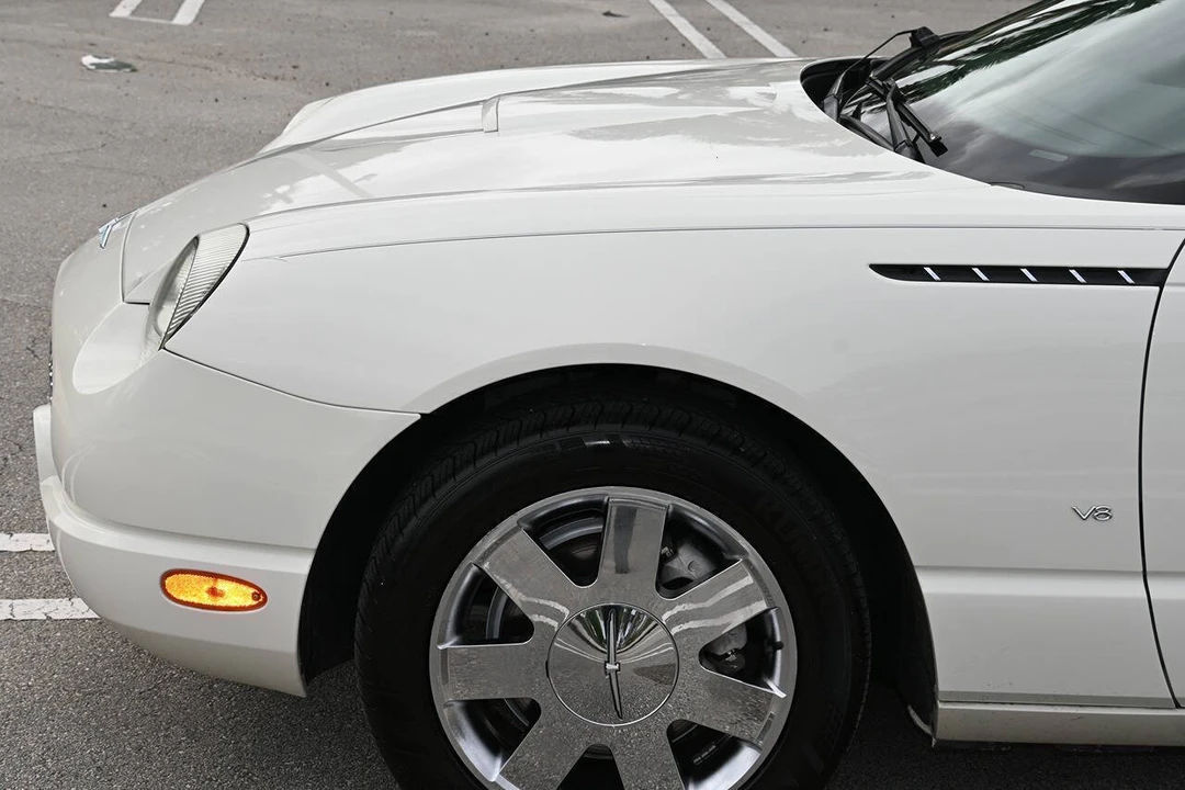 2002 Ford Thunderbird 11th Gen - Image 22 of 31