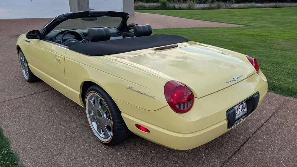 2002 Ford Thunderbird 11th Gen - Image 16 of 20