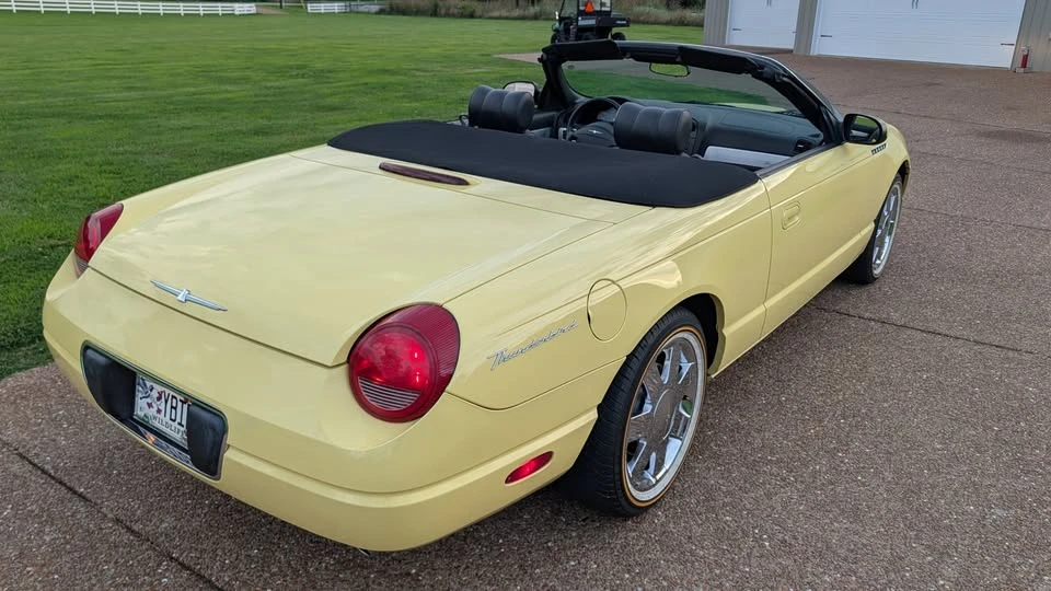 2002 Ford Thunderbird 11th Gen - Image 17 of 20