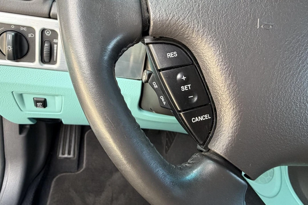 2002 Ford Thunderbird 11th Gen - Image 7 of 27