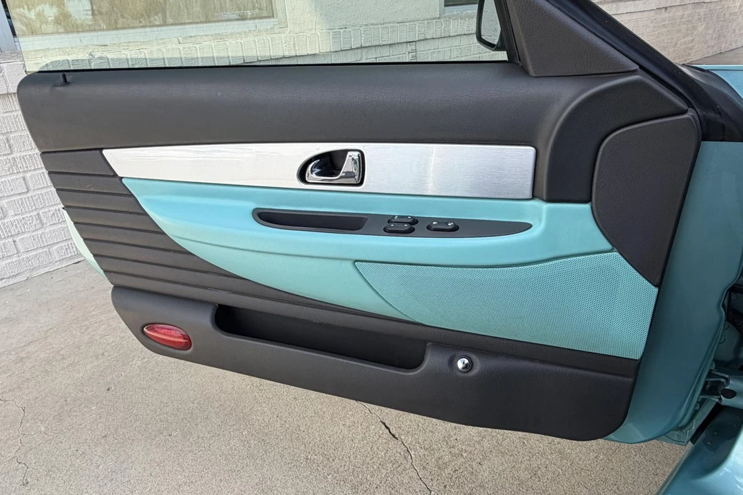 2002 Ford Thunderbird 11th Gen - Image 6 of 27