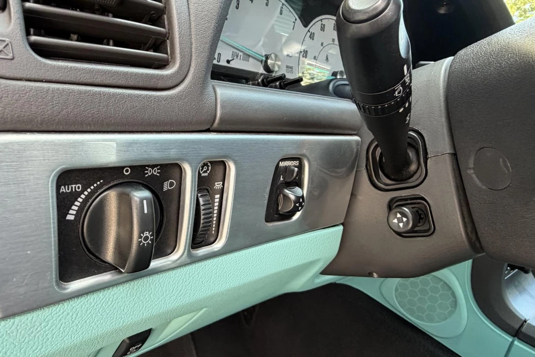 2002 Ford Thunderbird 11th Gen - Image 9 of 27