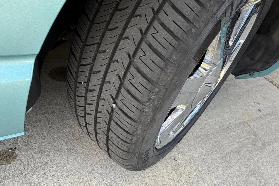 2002 Ford Thunderbird 11th Gen - Image 14 of 27
