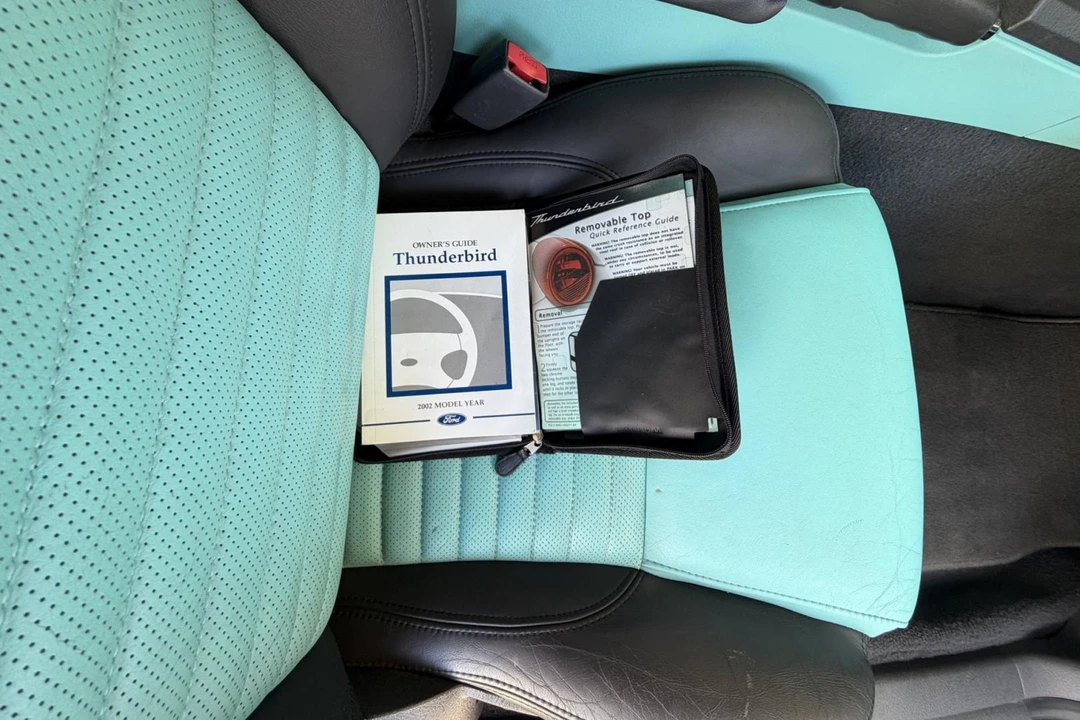 2002 Ford Thunderbird 11th Gen - Image 18 of 27
