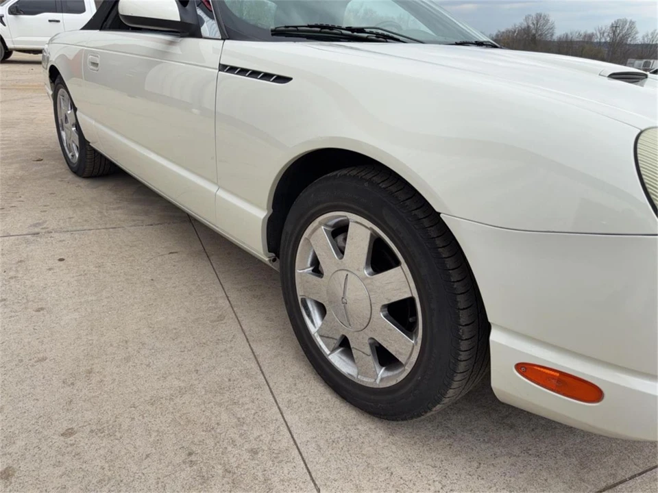 2002 Ford Thunderbird 11th Gen - Image 10 of 20
