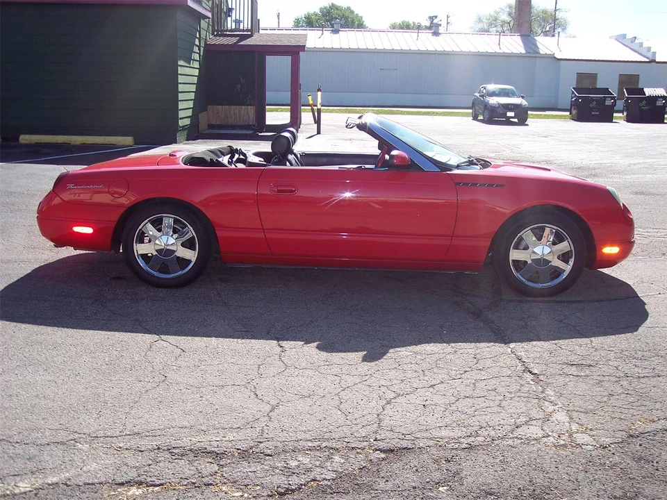 2002 Ford Thunderbird 11th Gen - Image 13 of 17