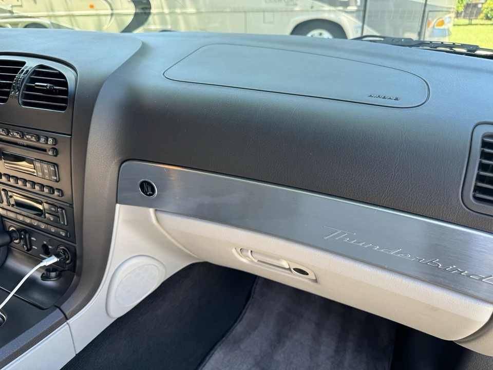 2002 Ford Thunderbird 11th Gen - Image 10 of 14