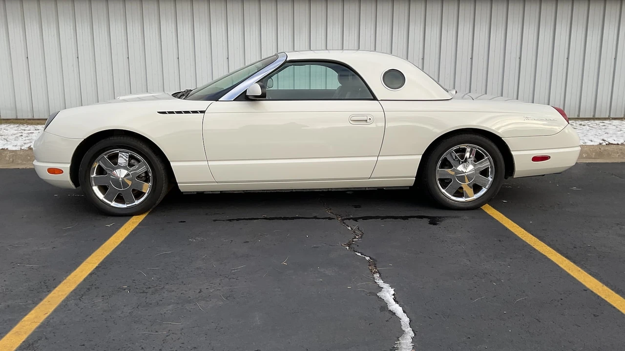 2002 Ford Thunderbird 11th Gen - Image 2 of 16