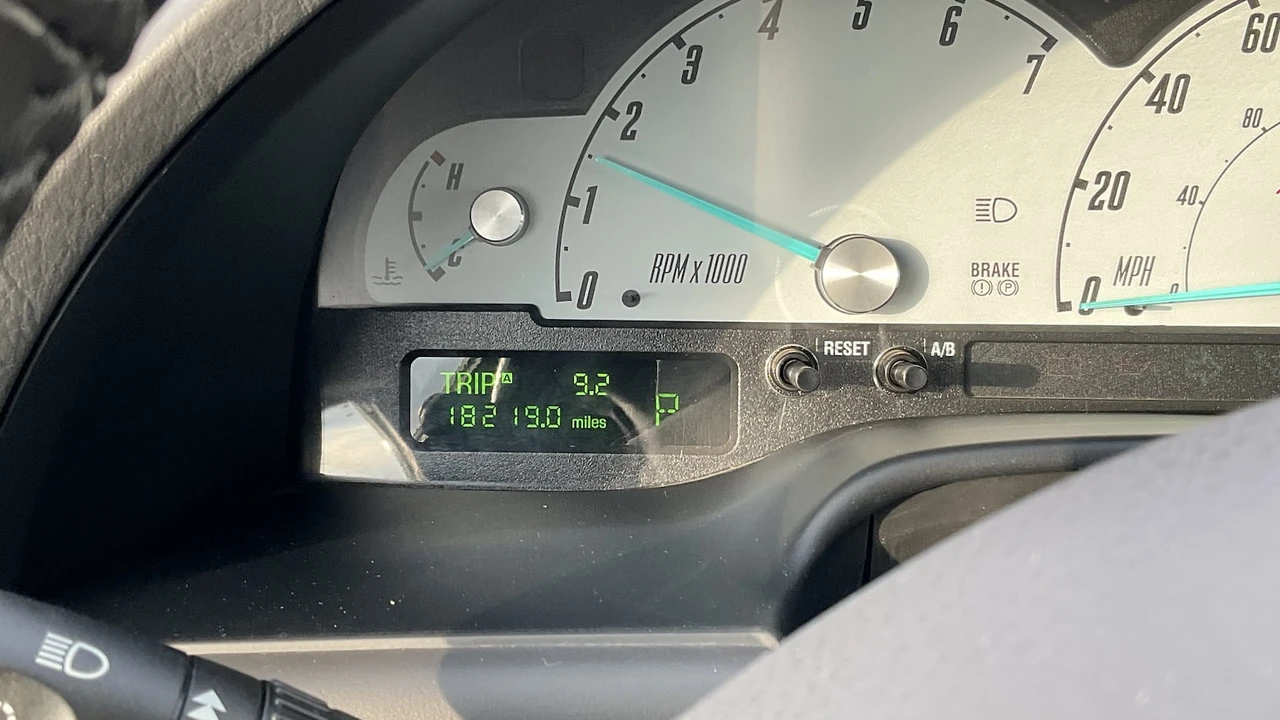 2002 Ford Thunderbird 11th Gen - Image 7 of 16