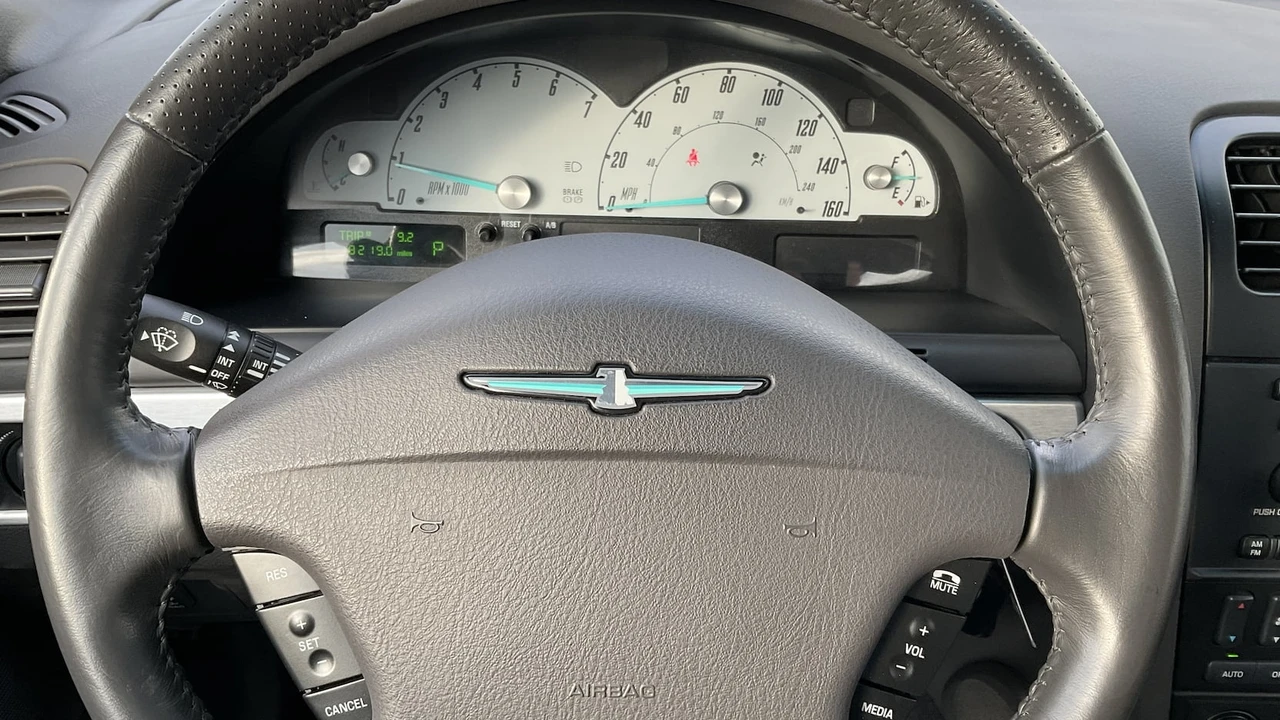 2002 Ford Thunderbird 11th Gen - Image 8 of 16