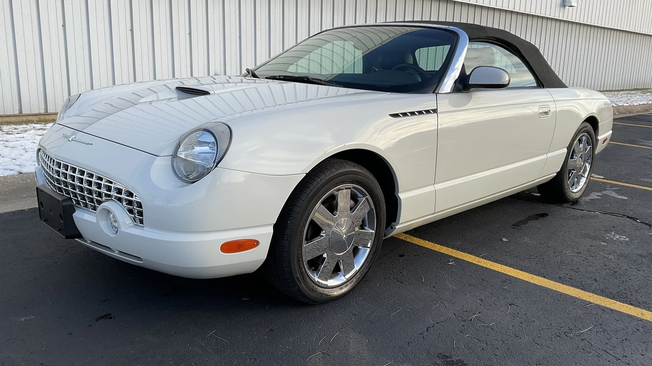 2002 Ford Thunderbird 11th Gen - Image 11 of 16