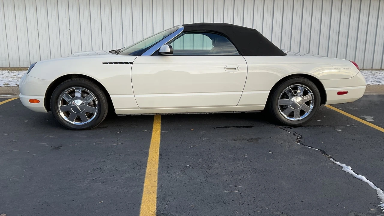 2002 Ford Thunderbird 11th Gen - Image 12 of 16