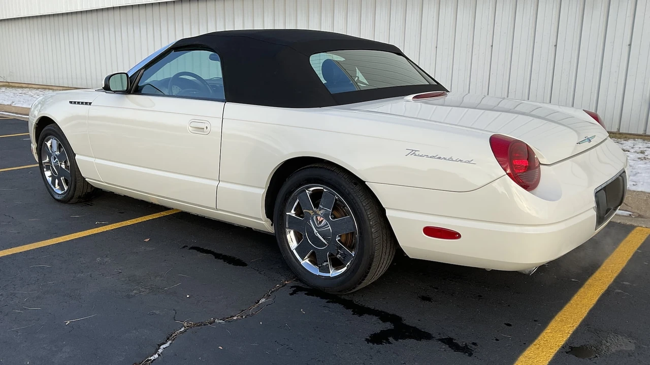 2002 Ford Thunderbird 11th Gen - Image 13 of 16