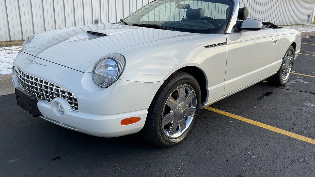 2002 Ford Thunderbird 11th Gen - Image 14 of 16