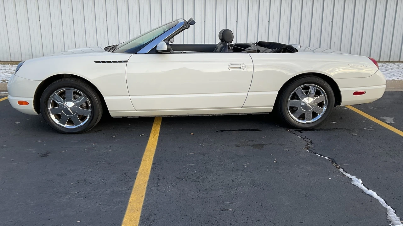 2002 Ford Thunderbird 11th Gen - Image 15 of 16