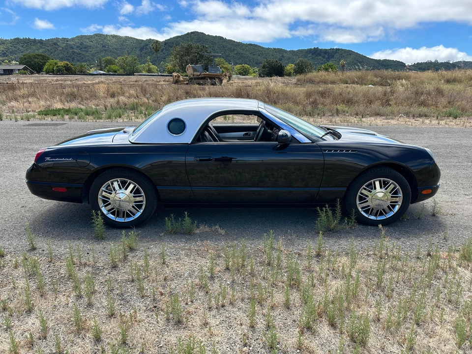 2002 Ford Thunderbird 11th Gen - Image 18 of 31