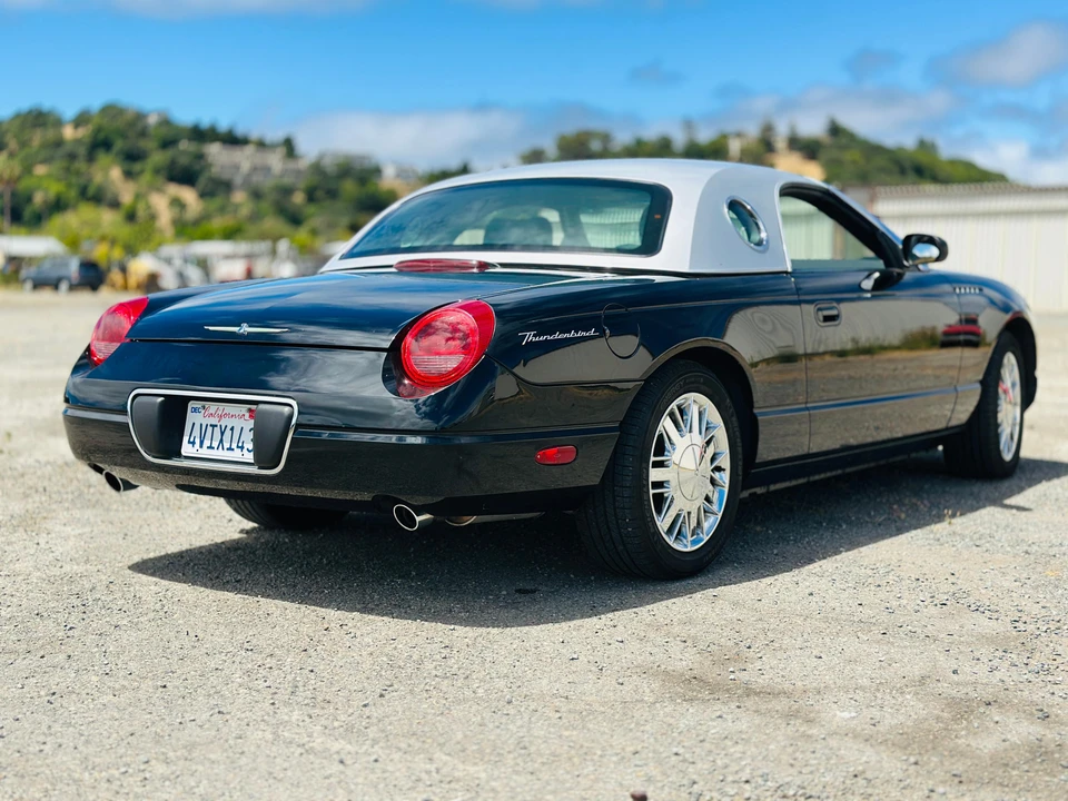 2002 Ford Thunderbird 11th Gen - Image 17 of 31