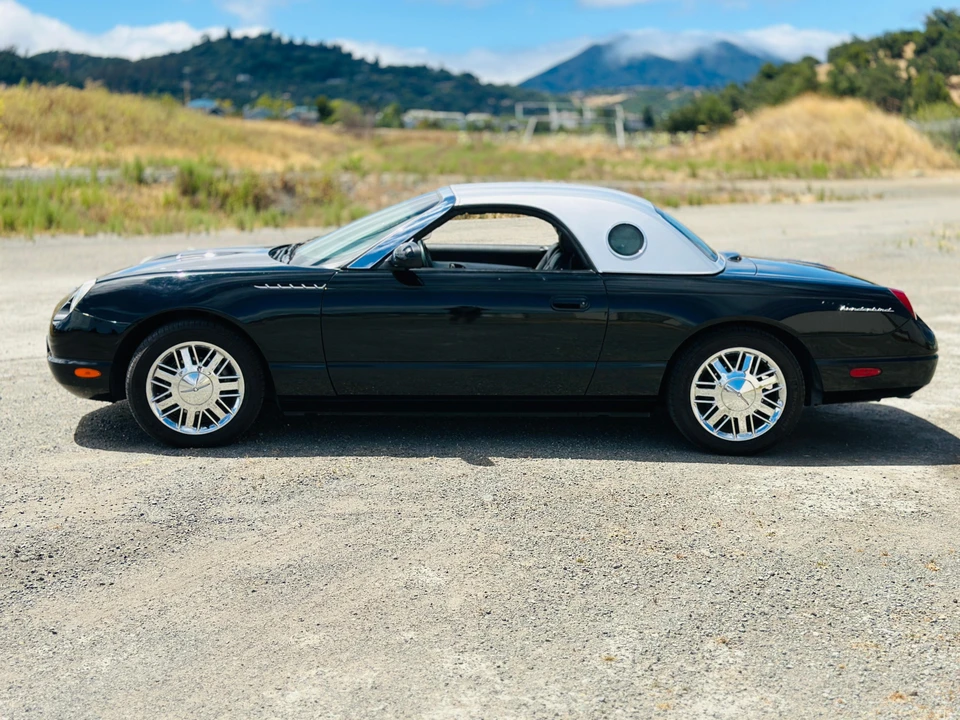 2002 Ford Thunderbird 11th Gen - Image 12 of 31