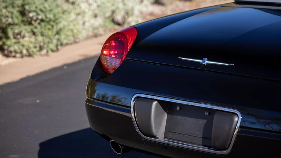 2002 Ford Thunderbird 11th Gen - Image 16 of 23
