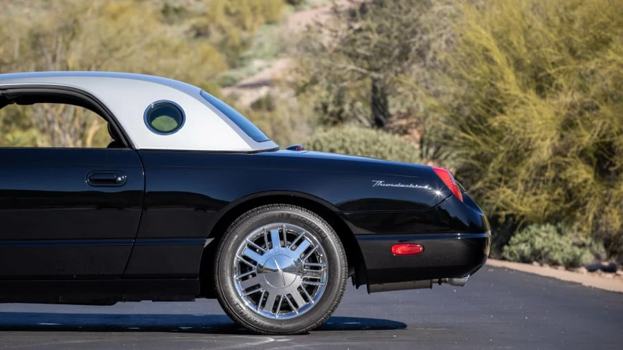2002 Ford Thunderbird 11th Gen - Image 19 of 23