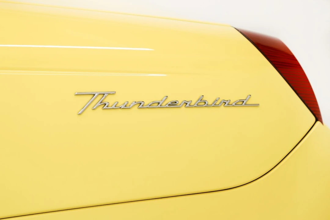 2002 Ford Thunderbird 11th Gen - Image 12 of 31