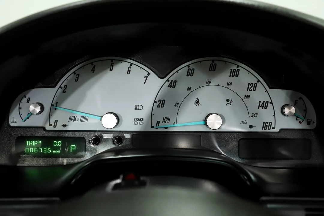2002 Ford Thunderbird 11th Gen - Image 19 of 31