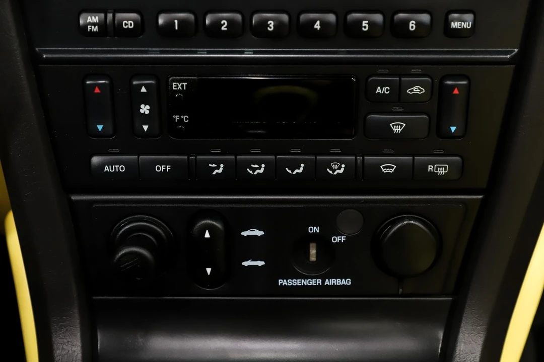 2002 Ford Thunderbird 11th Gen - Image 27 of 31