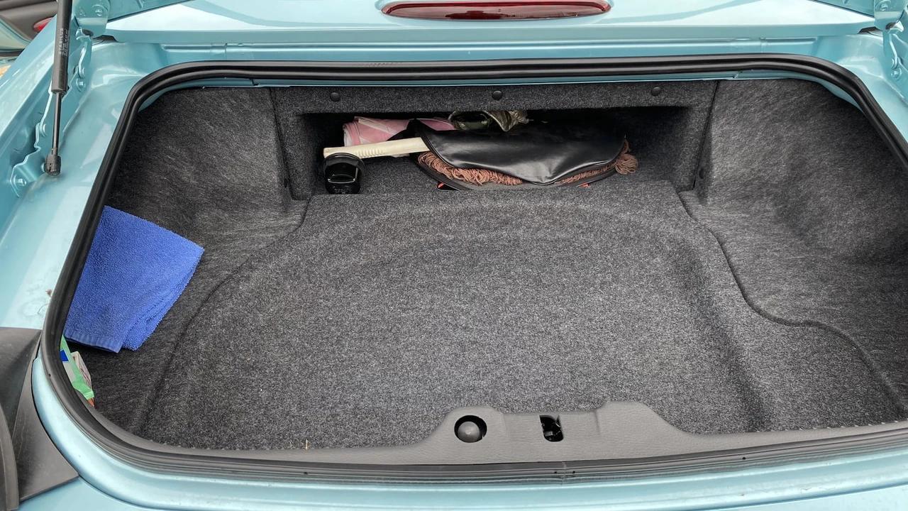 2002 Ford Thunderbird 11th Gen - Image 8 of 13