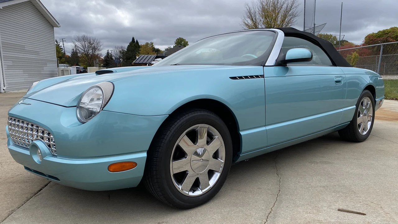 2002 Ford Thunderbird 11th Gen - Image 9 of 13