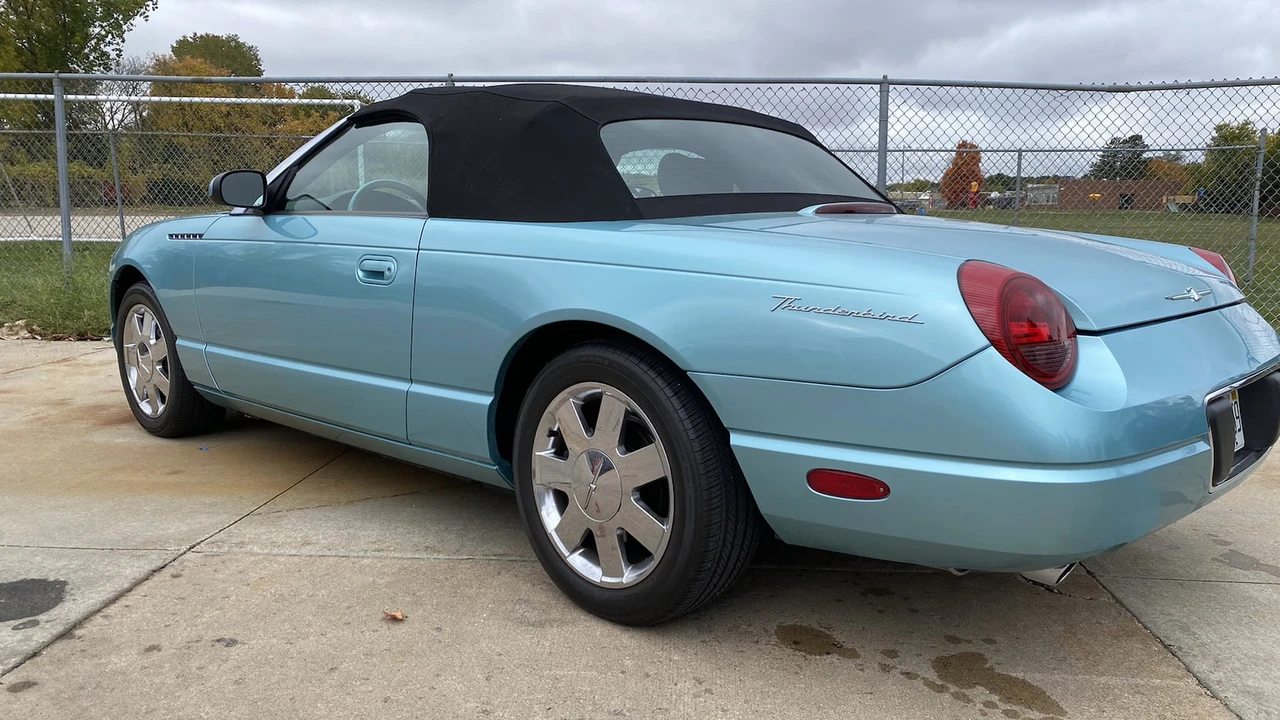 2002 Ford Thunderbird 11th Gen - Image 11 of 13