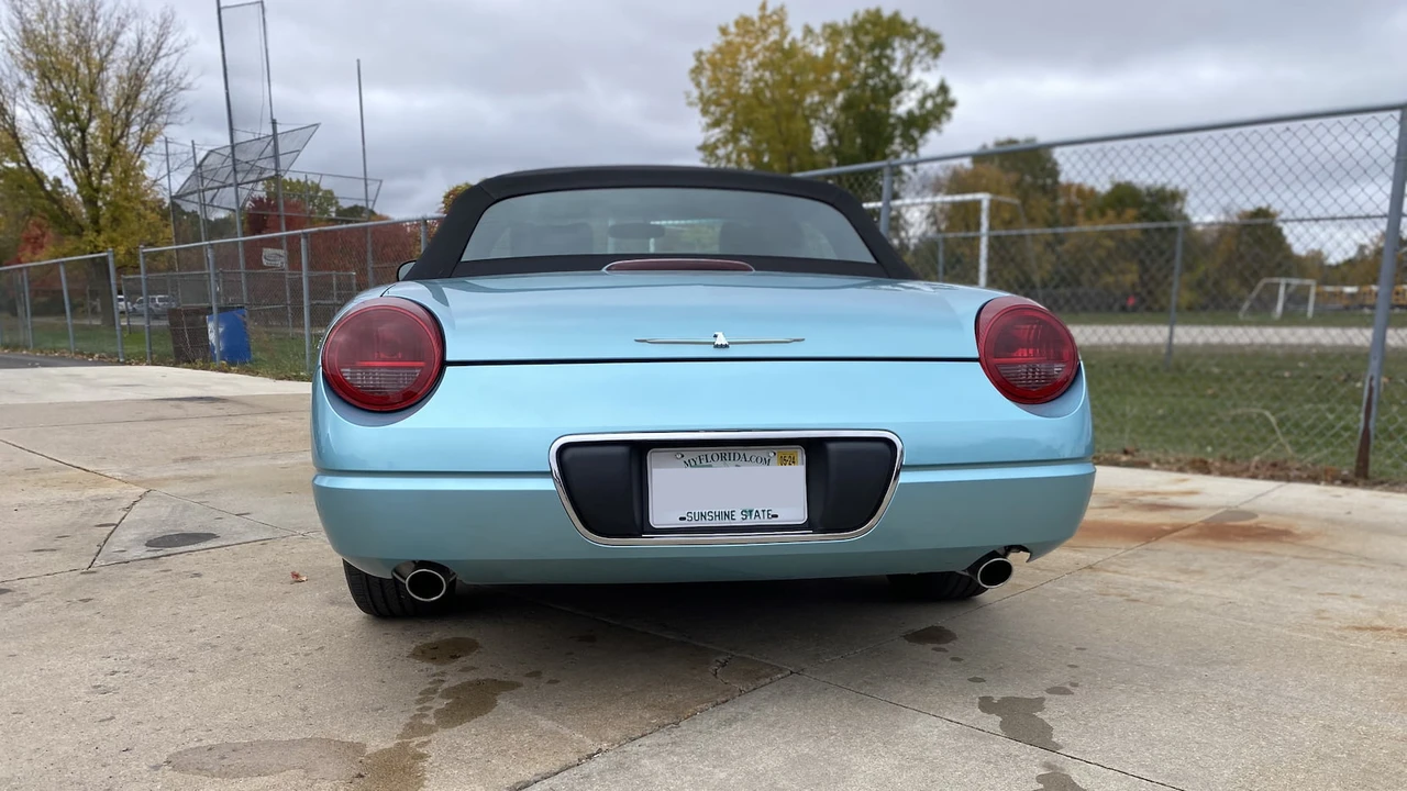 2002 Ford Thunderbird 11th Gen - Image 12 of 13