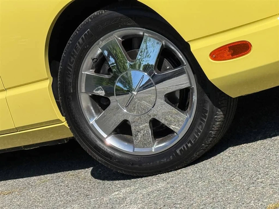 2002 Ford Thunderbird 11th Gen - Image 28 of 31