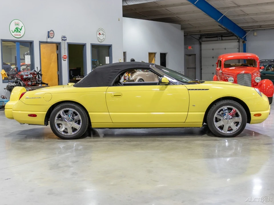 2002 Ford Thunderbird 11th Gen - Image 16 of 21