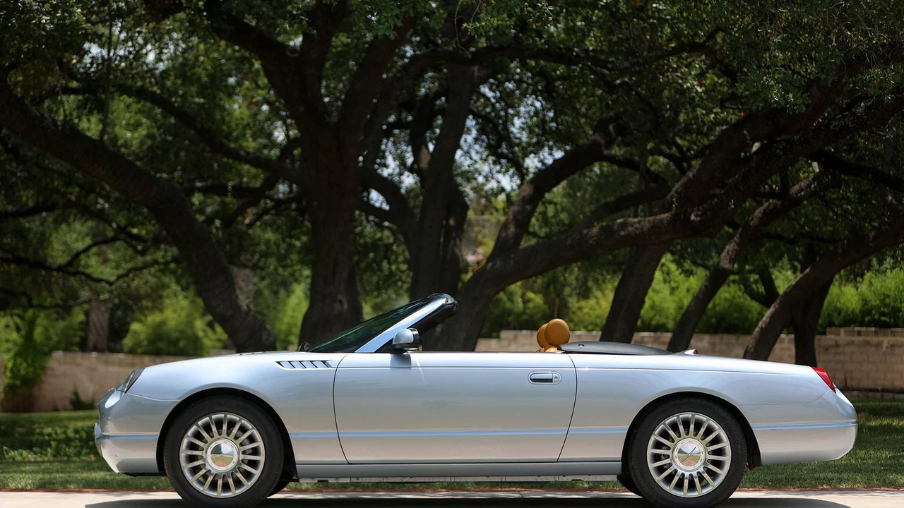 2002 Ford Thunderbird 11th Gen - Image 9 of 31