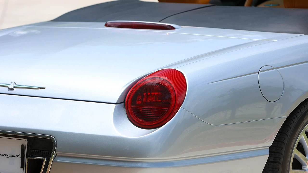 2002 Ford Thunderbird 11th Gen - Image 30 of 31