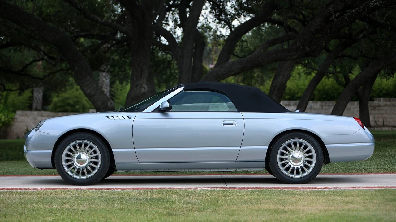 2002 Ford Thunderbird 11th Gen - Image 5 of 31
