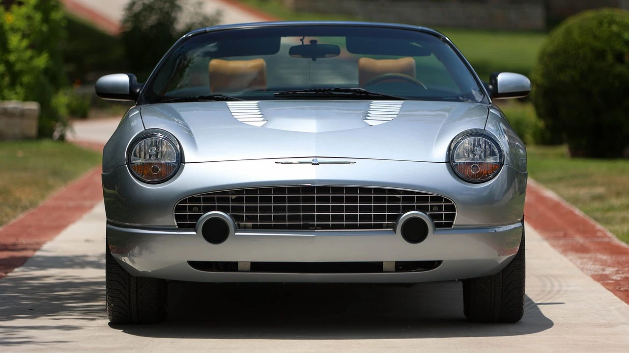 2002 Ford Thunderbird 11th Gen - Image 2 of 31