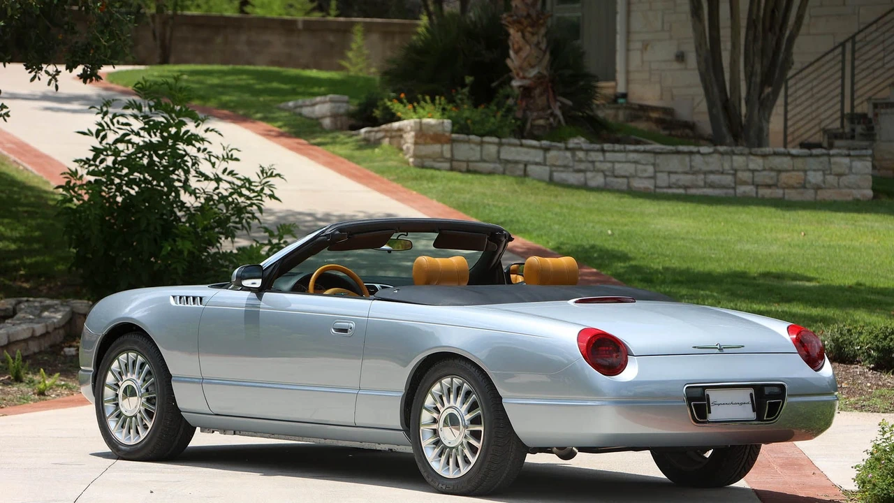 2002 Ford Thunderbird 11th Gen - Image 12 of 31