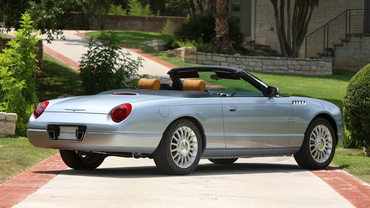 2002 Ford Thunderbird 11th Gen - Image 3 of 31