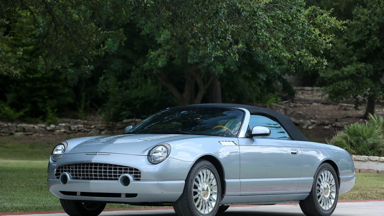 2002 Ford Thunderbird 11th Gen - Image 13 of 31