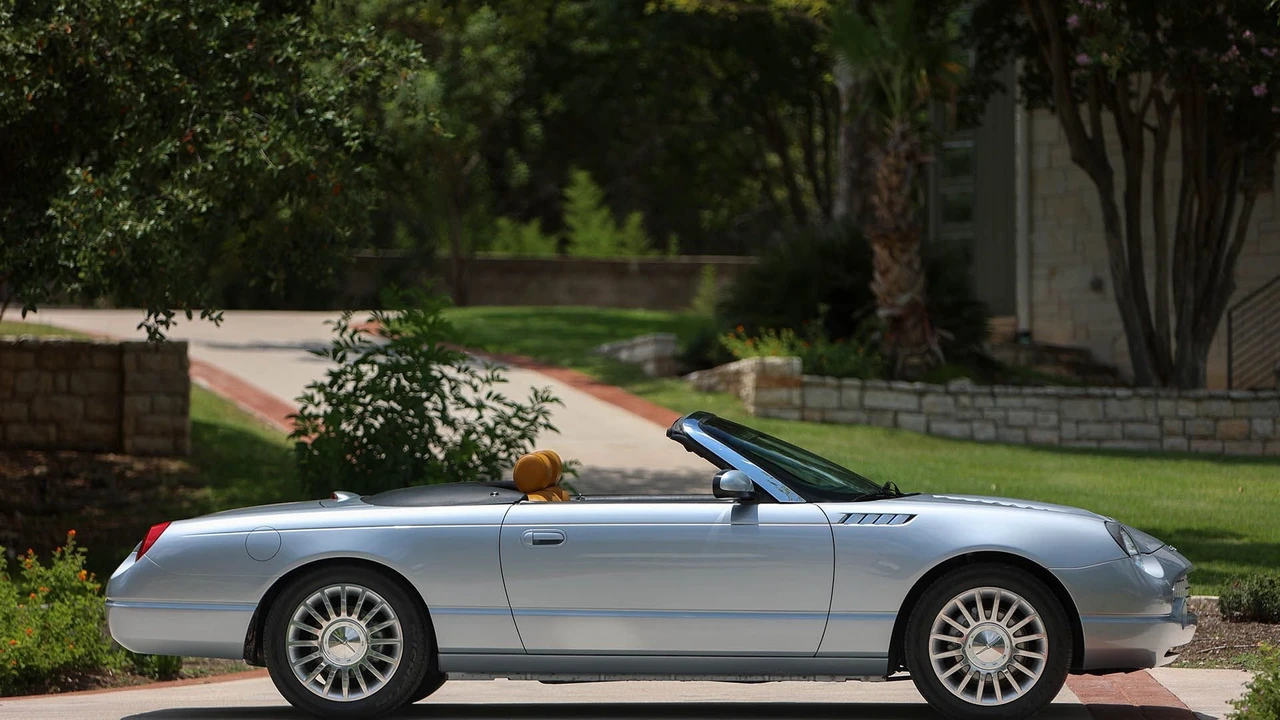 2002 Ford Thunderbird 11th Gen - Image 10 of 31
