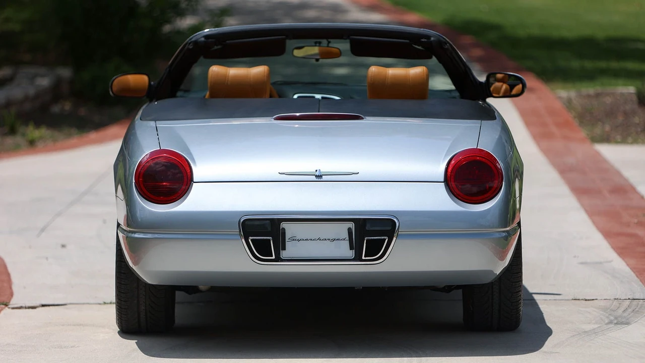 2002 Ford Thunderbird 11th Gen - Image 4 of 31
